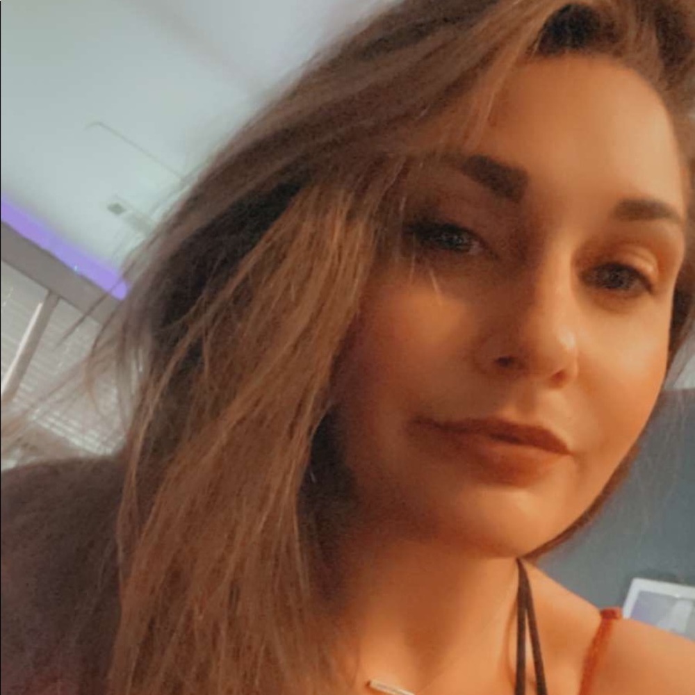 Meet your Posher, Courtney